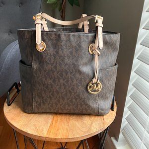 Michael Kors Signature Large Jet Set Shoulder Tote